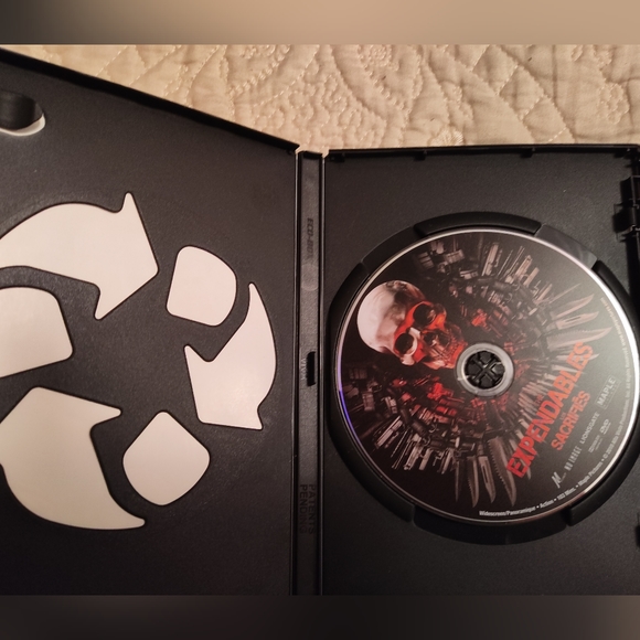 DVD sale...3 for $15...The expandables with Silvester Stallone - Picture 3 of 3